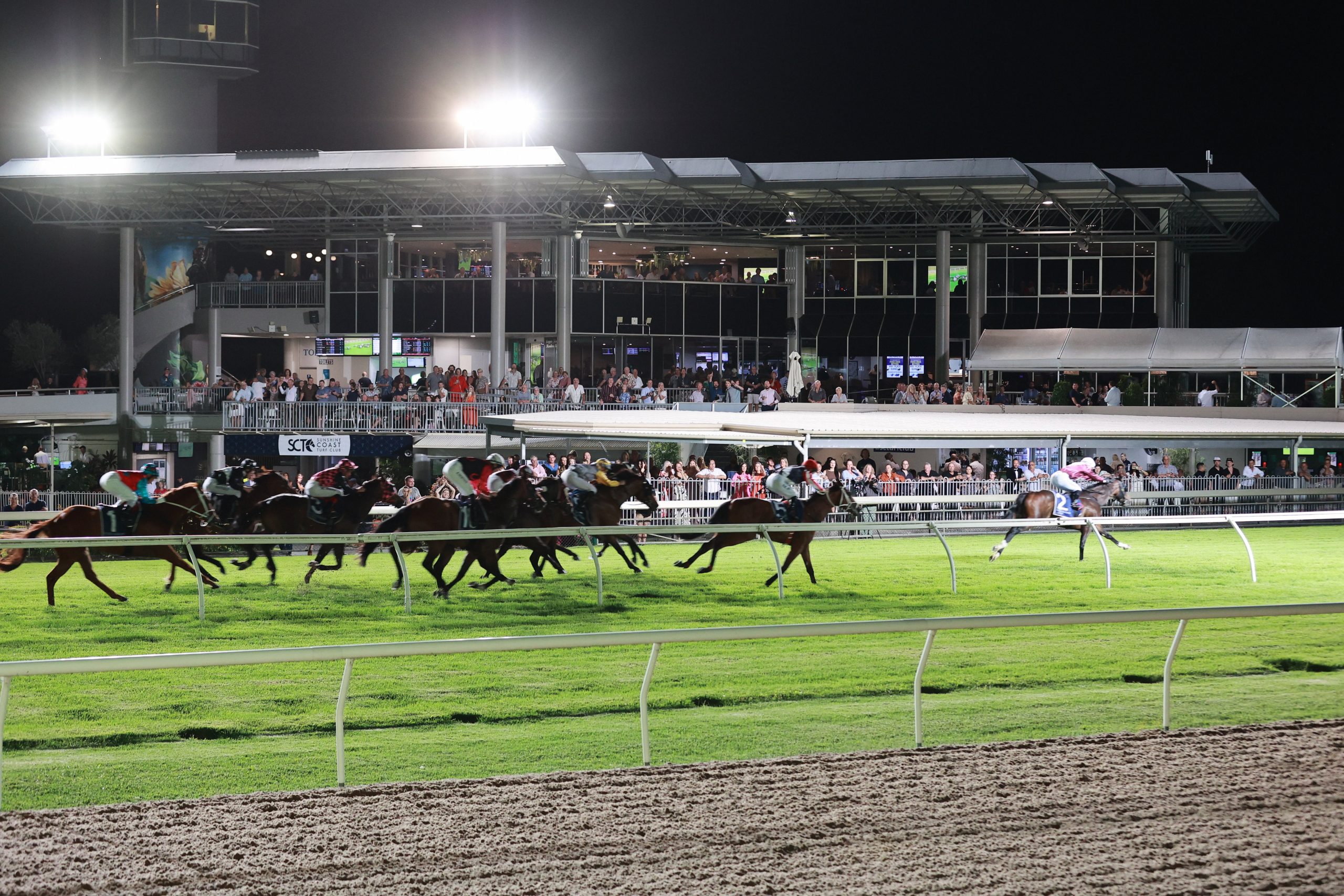 The Surf Club Mooloolaba Raceday | Sunshine Coast Turf Club